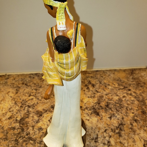Ceramic Lady carry a baby on her back brown bass botton - Picture 2 of 4